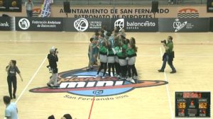 LAS SELECCIONES ANDALUZAS CELEBRANDO EL ORO DE LOS DOS EQUIPOS